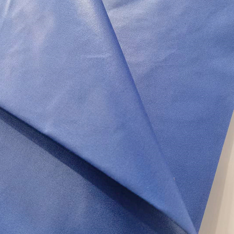 TMIE-08-1-3 Hengittävä mekkokangas, leveys 115 cm, paino 90 GSM, ainesosa polyesteri, värjätty sileällä kiillotetulla polyesteripopliinikankaalla