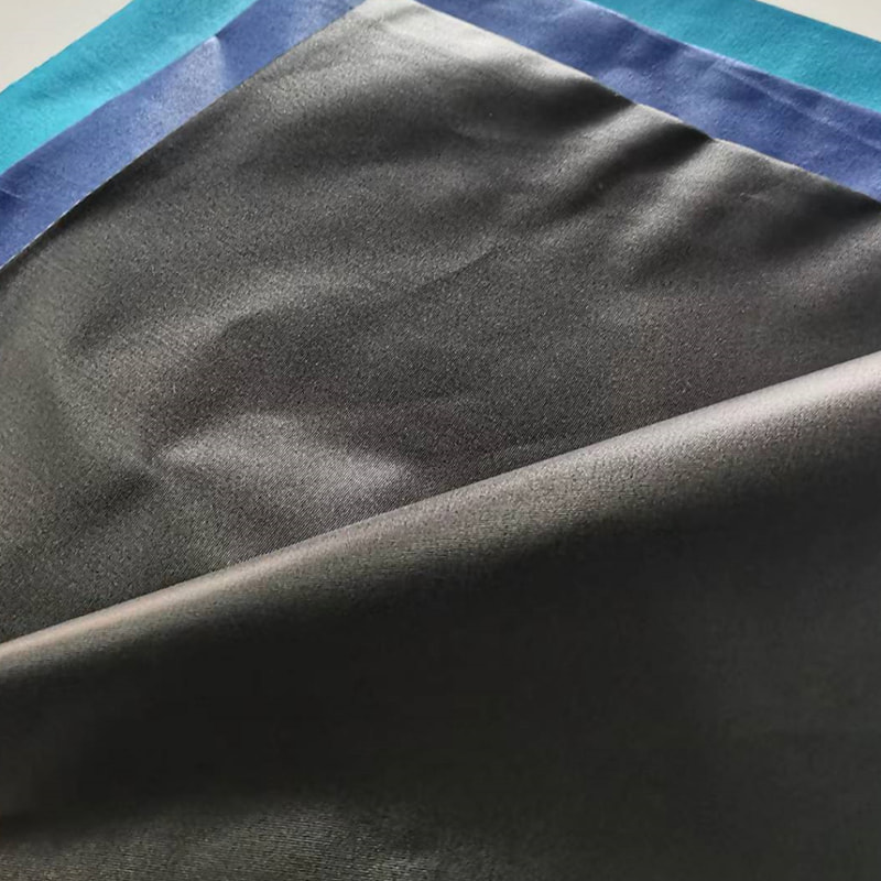TMIE-08-1-3 Hengittävä mekkokangas, leveys 115 cm, paino 90 GSM, ainesosa polyesteri, värjätty sileällä kiillotetulla polyesteripopliinikankaalla