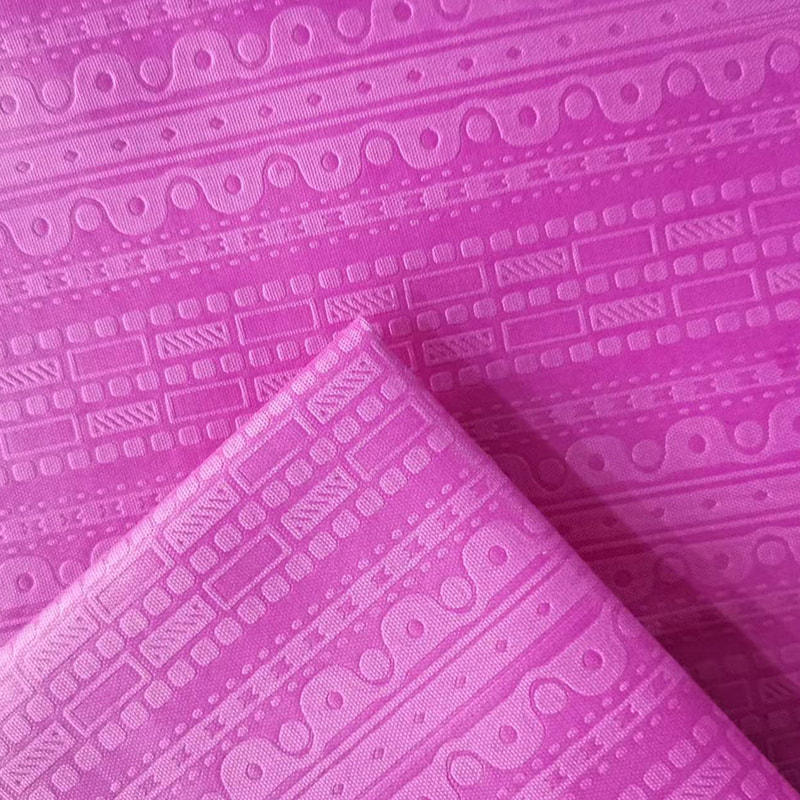 TMIE-08-2-3 115GSM 100 % polyesteriä, korkeatiheyksinen, suurilukuinen värjätty geometriakuviolla kohokuvioitu polypopliinikangas