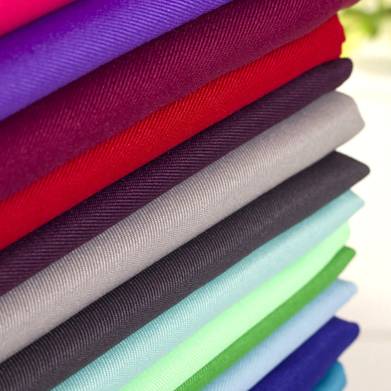 TMIE-08-4-1 Keskipaino 110 GSM Räätälöidyt värit Polyesteri Popliini Twill Kangas